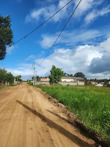 VENDE-SE UM LOTE NO BAIRRO MELEIRAS ,CONCEIÇÃO DA BARRA ,DIVISA COM GURIRI
