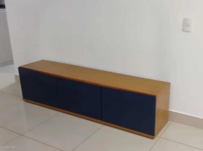 Rack azul com 3 compartimentos