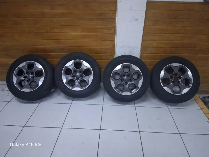 Rodas originais aro 16 jeep Renegate com pneus