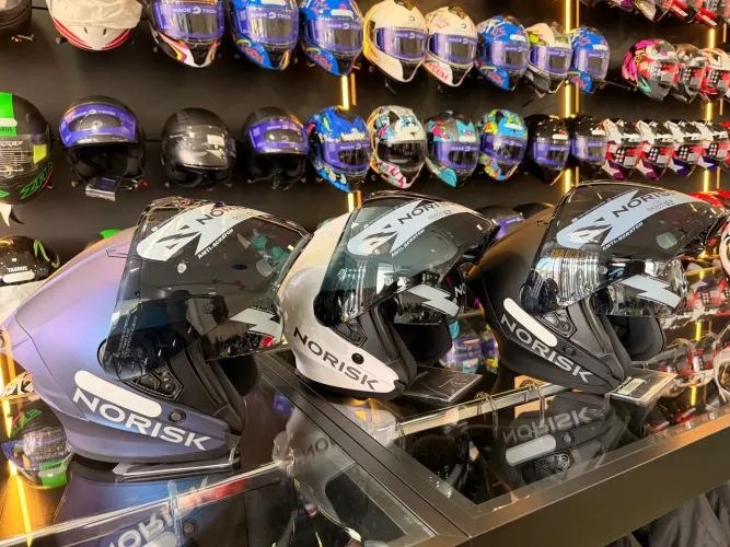 Capacete Norisk DOWNTOW II(com óculos interno)