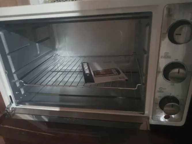 Vendo um forno mondial novo