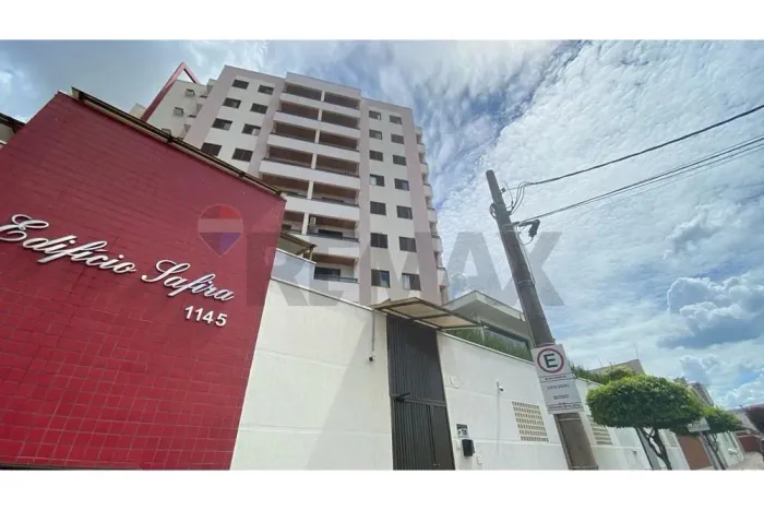 Apartamento à venda no Edif. Safira, Centro, 3 quartos, 1 suíte, 2 banheiros, 2 vagas, pró