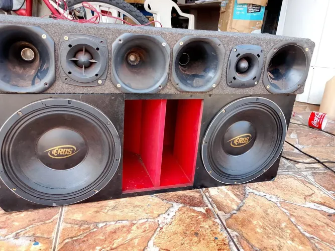 VENDO SOM AUTOMOTIVO FORTE