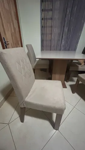 Mesa com 4 cadeiras