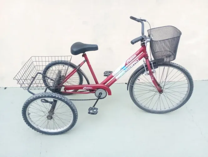 Triciclo em ótimo estado