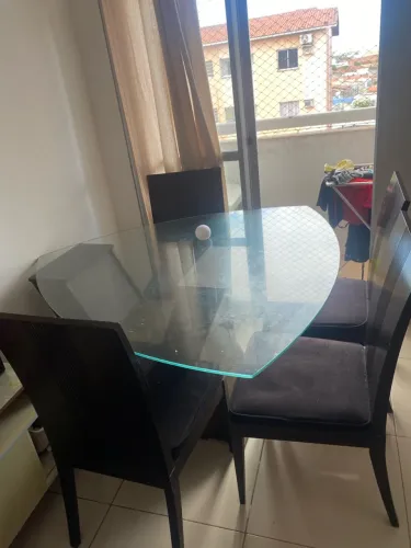 Mesa com 4 cadeiras