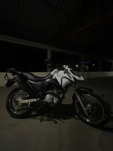 Yamaha XTZ 150 branca, ano 2016