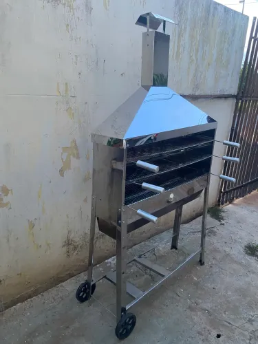 Vendo churrasqueira de espetinho