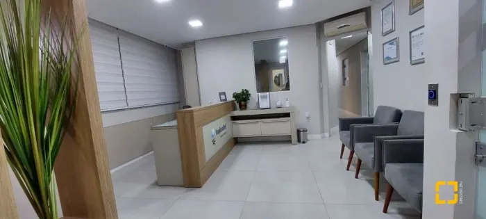 Sala Comercial com 212m2 privativos, totalmente reformada, ideal para clínicas - Centro - 