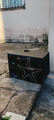 Caixa de som para porta malas