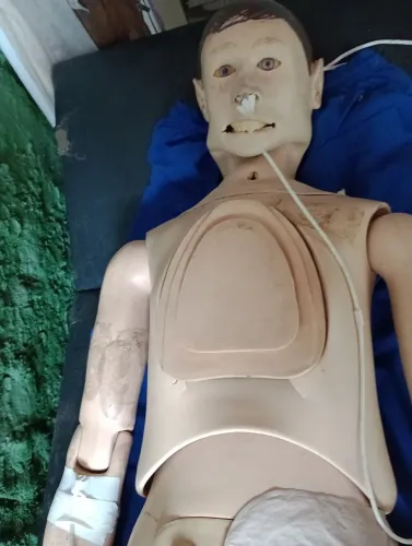 Kit treinamento Top. Boneco , mesa , braço para punção e torpedo de oxigênio
