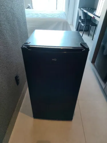 Frigobar HQ Black 93L SEMINOVO