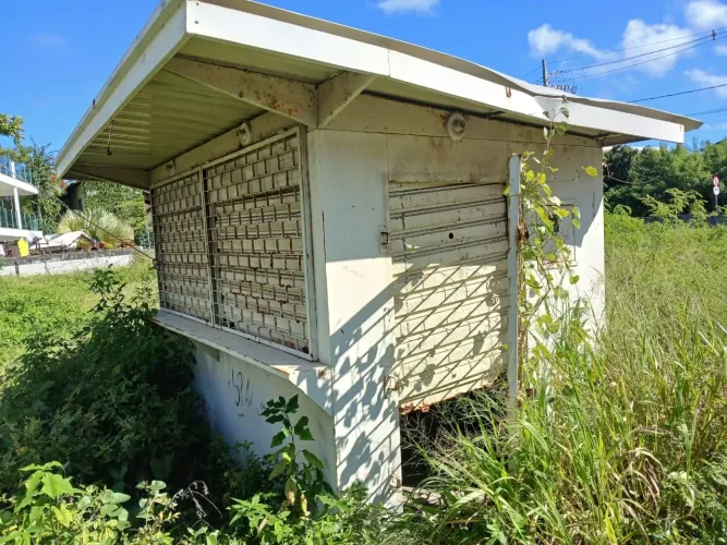 Fiteiro de Ferro Grande e Piso em Madeira 