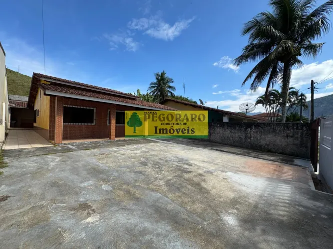 Casa para locação em Caraguatatuba-SP: 2 quartos, 2 banheiros, 4 vagas de garagem, 115m² d