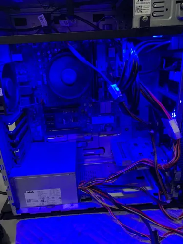 gabinete, placa mae junto com o processador da Dell