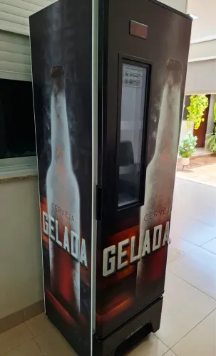 Cervejeira Vertical Adesivada 336L