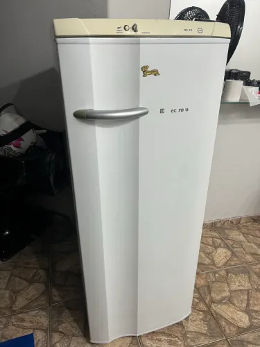 Vendo geladeira Eletrolux