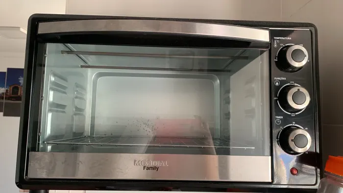 Vendo forno elétrico 40 litros. Marca Mondial. Pouco usado e em ótimo estado. 