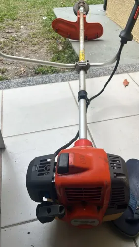 Roçadeira Modelo: 41cc . 143RS completa / marca Husqvarna semi nova