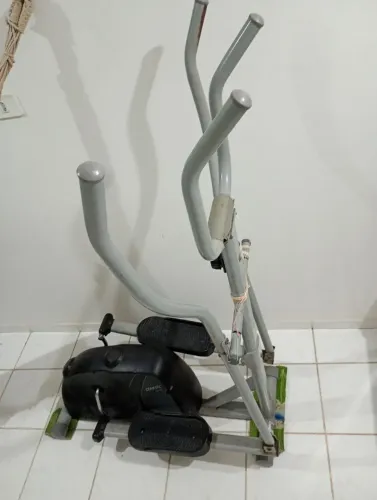 Elíptico Velho Em Estado Terminal 