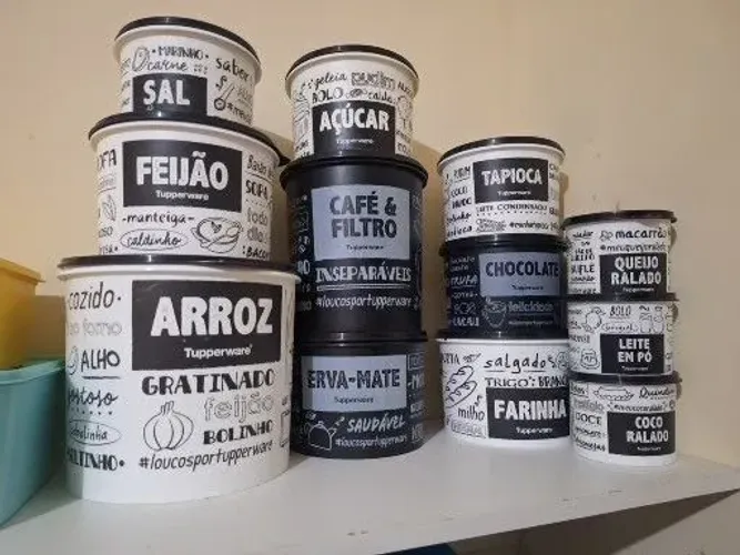 kit Tupperware preto e branco