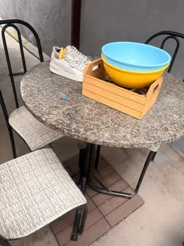 Mesa de quatro cadeiras