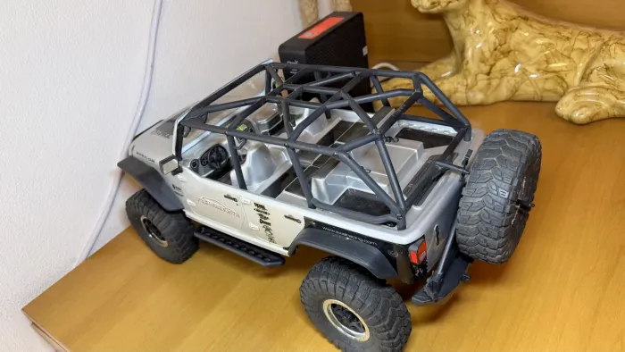 Automodelo Axial SCX10 Jeep Wrangler 1:10 bem conservado.