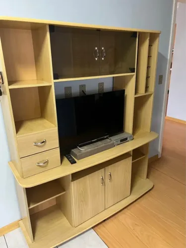 Estante / Rack para Sala de Estar com Portas de Vidro e Gavetas + Tv 32 polegadas sony