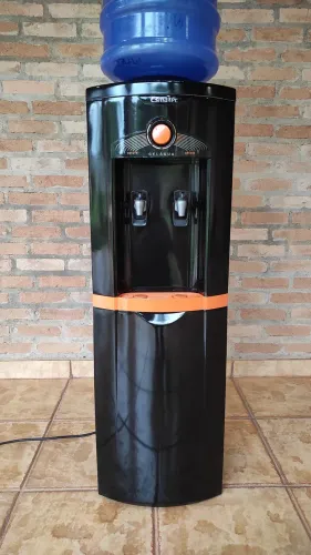 Bebedouro de Coluna Eslaltec Customizado, Resfriamento por compressor