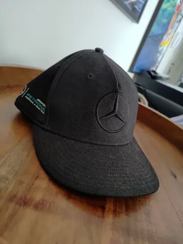 Boné Mercedes edição monster (original) F1