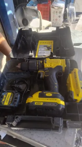 Parafusadeira Stanley 20v