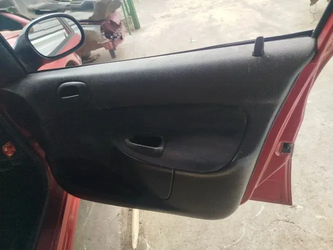 Forro de porta dianteira esquerda Peugeot 206 4