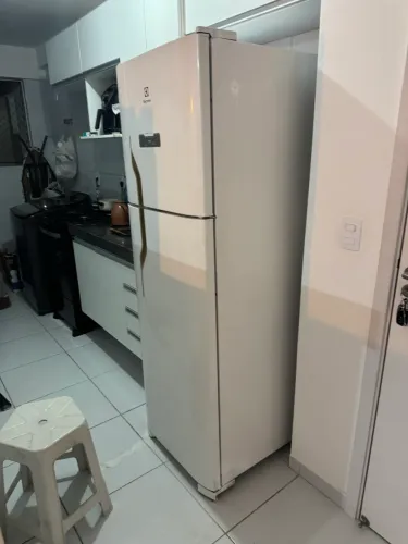 Vendo geladeira Eletrolux 360 litros revisada