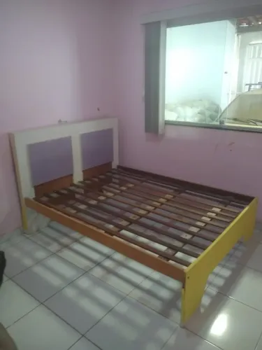 Cama de Casal em Ótimo Estado - Colchão Não Incluso