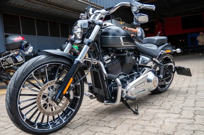 HARLEY-DAVIDSON BREAKOUT 117 - EQUIPADA + PEÇAS ORIGINAIS