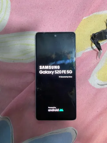 Samsung Galaxy S20 FE 5G - 128GB / 6GB RAM (Com detalhes na tela)