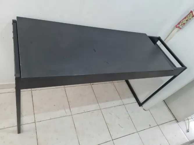 Mesa Preta com Compartimento