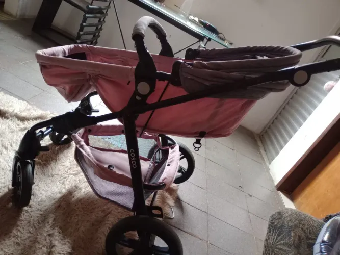 Carrinho de bebê Cosco