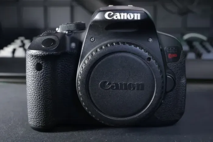 Canon t5i com lente 18-55mm estabilizada, duas baterias e carregador