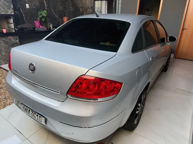 Fiat Linea Essence 1.8 Flex 16V 4P 2013