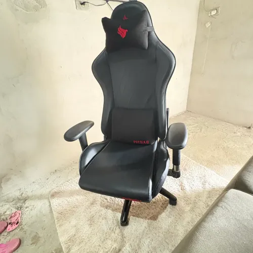 Cadeira Gamer Pichal Donek L, sem marcas de uso