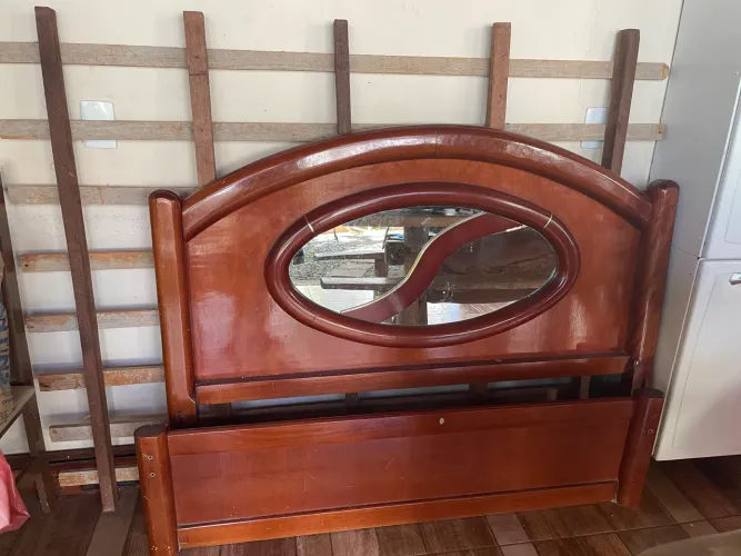 Cama de madeira