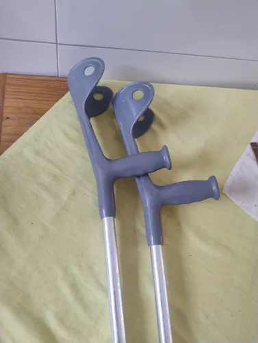 Par muletas 