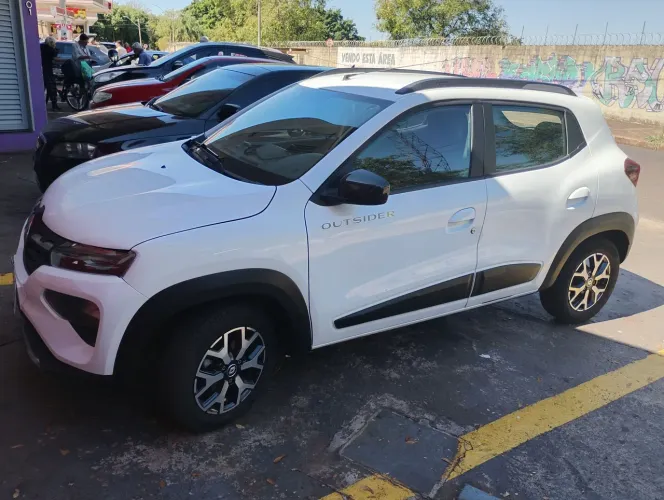 Renault Kwid Outsider 1.0 Flex 12V 5P Mec. 2023