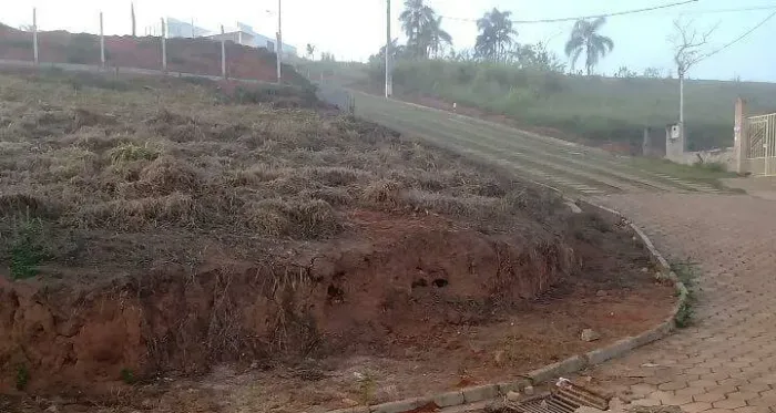 Terreno à venda em Piranguinho, Embaúba, com 822.18 m²