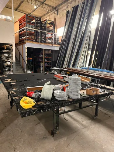 Mesa basculante corte de vidro