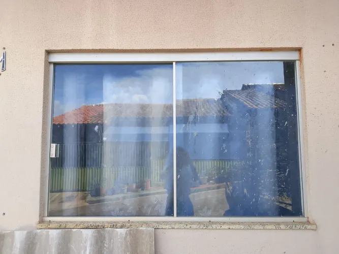 Estou vendendo essa janela, porque estou reformando a casa e não vou precisar usar mais