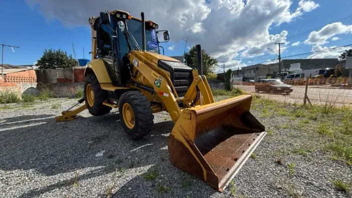 RETROESCAVADEIRA caterpillar 416 2023 2,900 horas