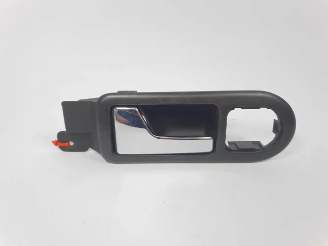 Maçaneta Interna Dianteira Esquerda Vw Passat B5 2001 A 2004 Preto Dianteira