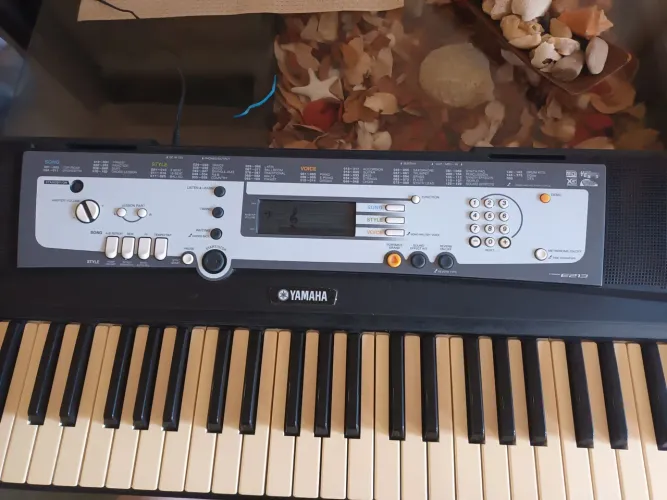 TECLADO YAMAHA PSR-E213